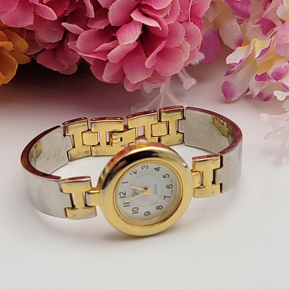 Gloria Vanderbilt GV2 Watch Gold Round White Dial 26mm 6.5" Bracelet New Battery